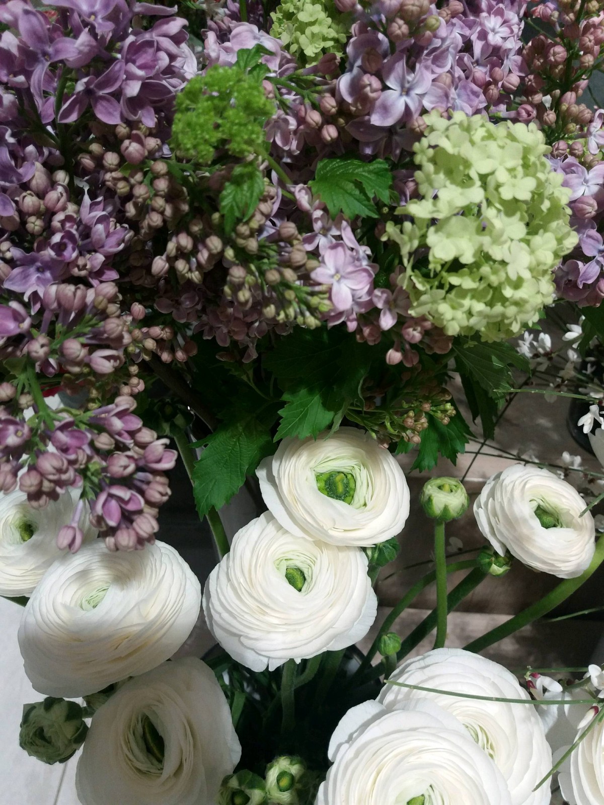 Offrir des fleurs pour la fête des grands mères à Charbonnières les bains